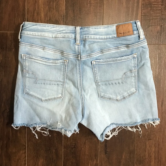 American Eagle Light Wash Jean Shorts! - Picture 2 of 2